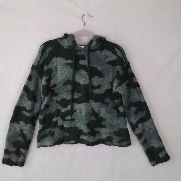 Pink by Victoria‎ Secret Cropped Fleece Hoodie Size Small in Camouflage - Picture 1 of 9
